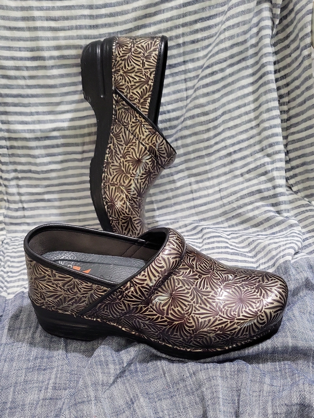 Dansko XP Tooled Floral Bronze Embossed Comfort Nursing Work Clogs EU 39 (8.5)